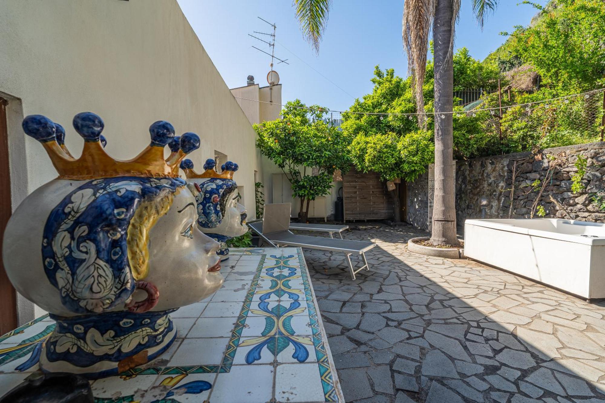 Отель Casa Scala Ачиреале Экстерьер фото