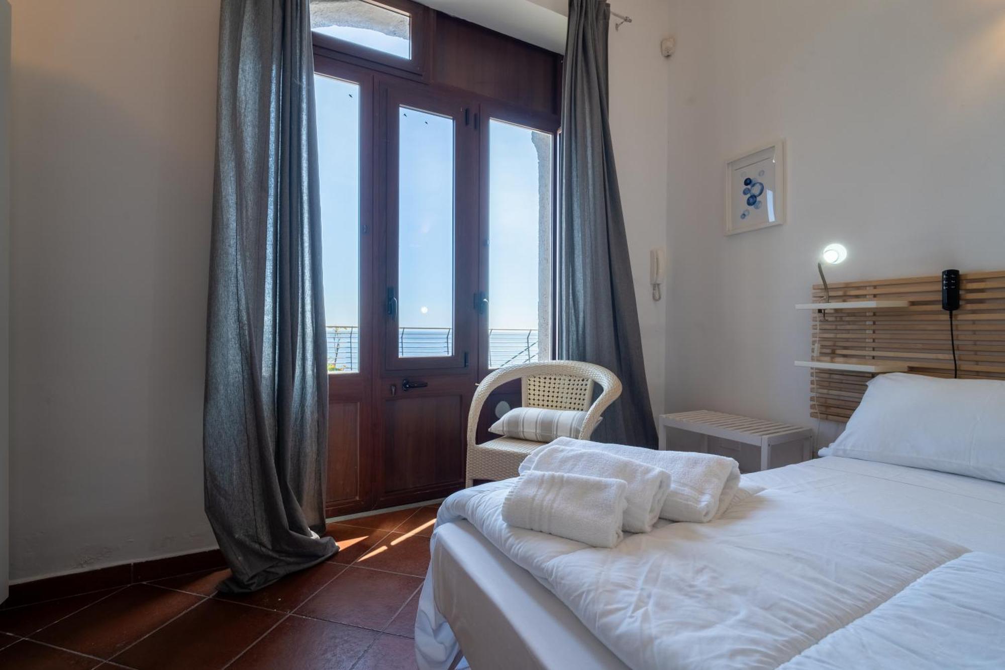 Отель Casa Scala Ачиреале Экстерьер фото
